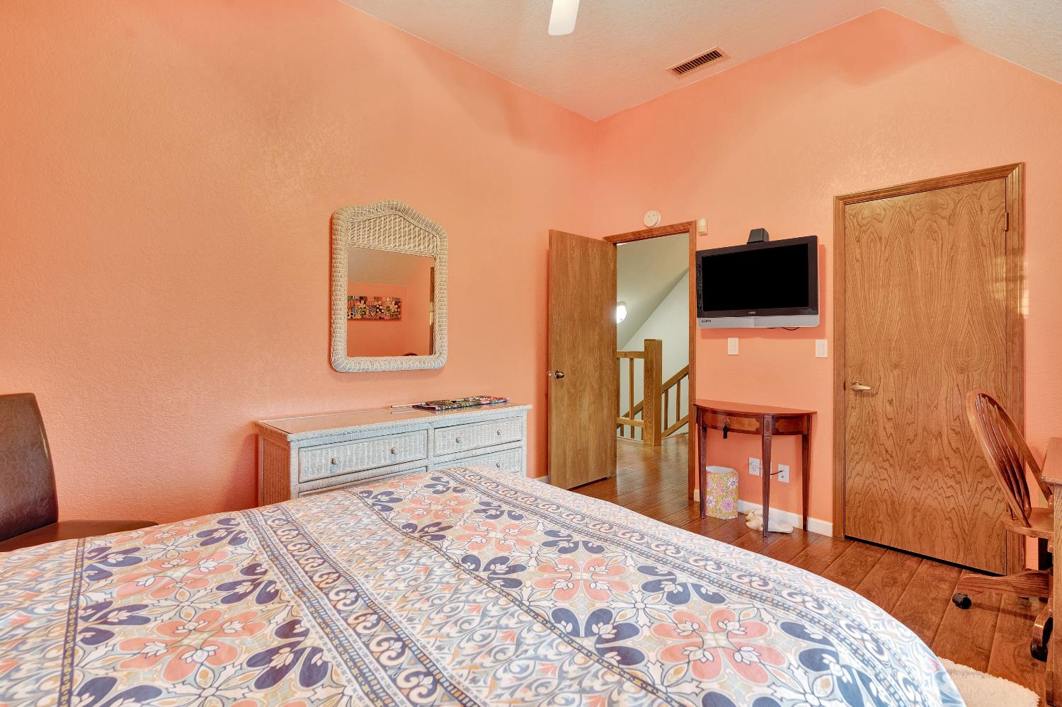 327 E Audubon Dr, Fresno, CA 93720