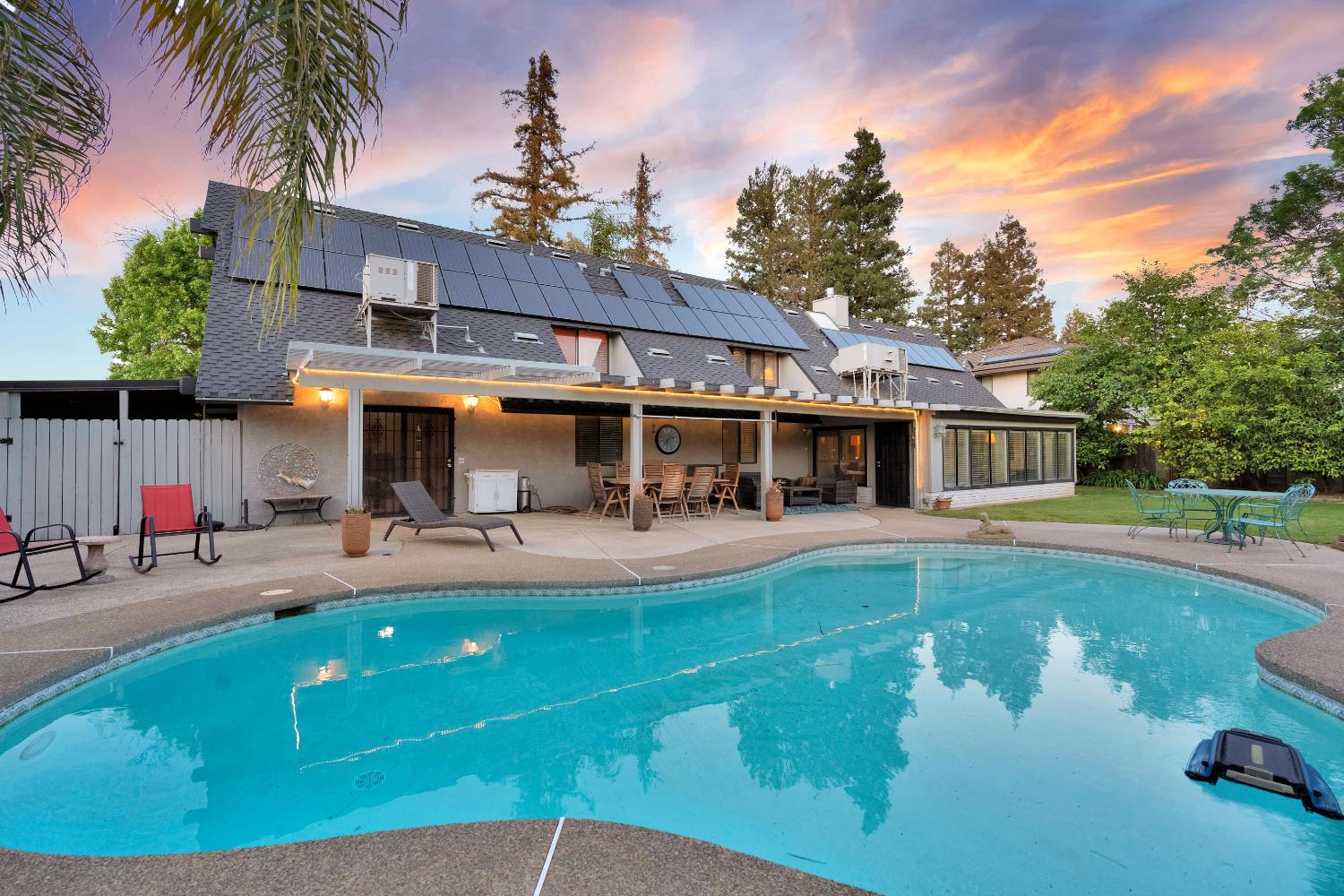 327 E Audubon Dr, Fresno, CA 93720