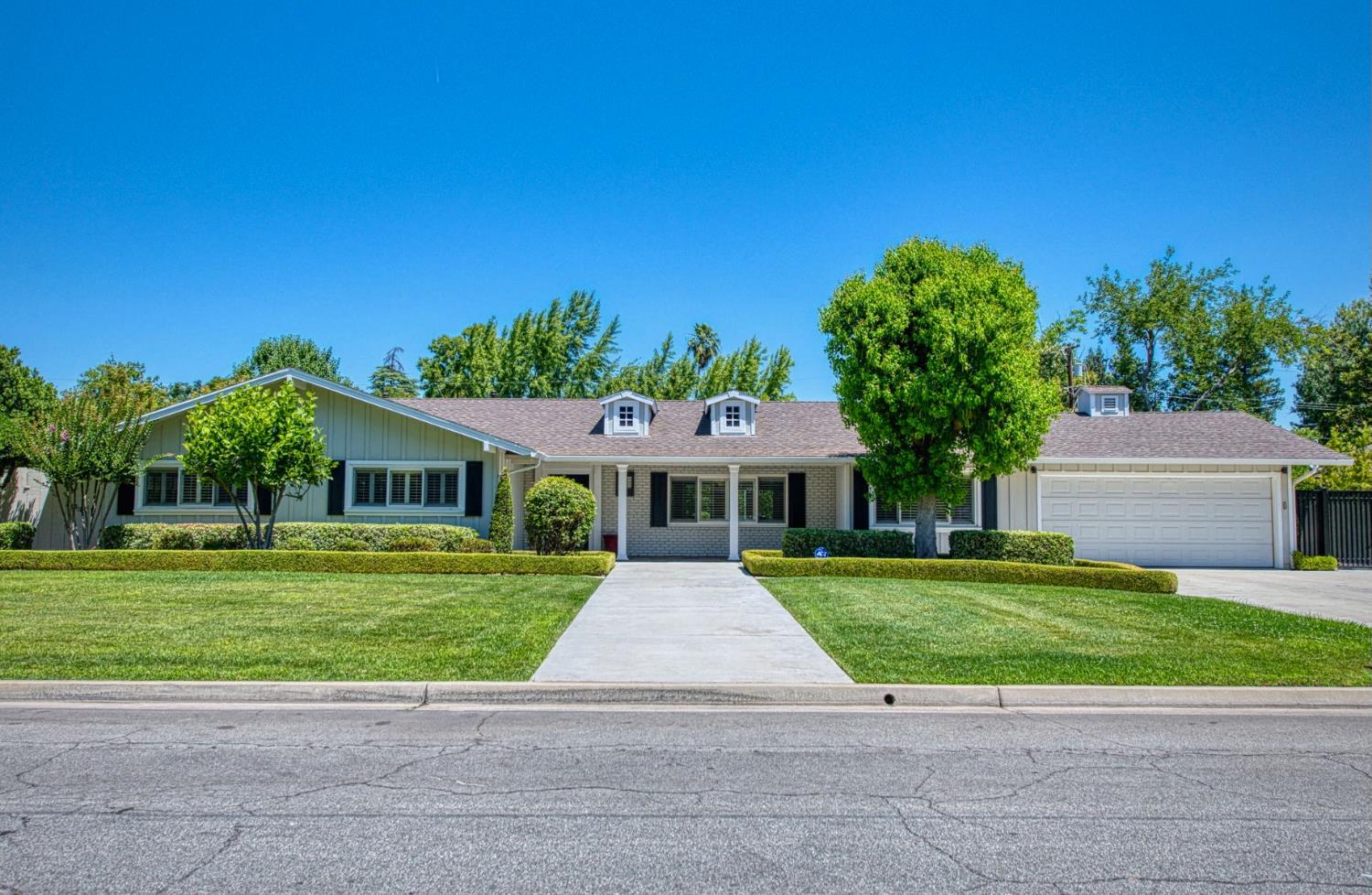 2530 W Dovewood Ln, Fresno, CA 93711