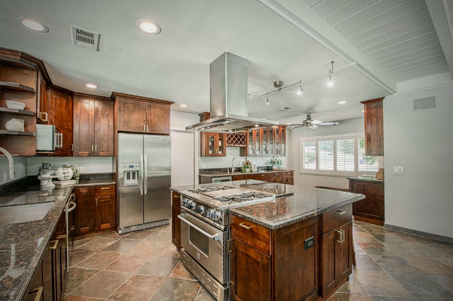 2530 W Dovewood Ln, Fresno, CA 93711