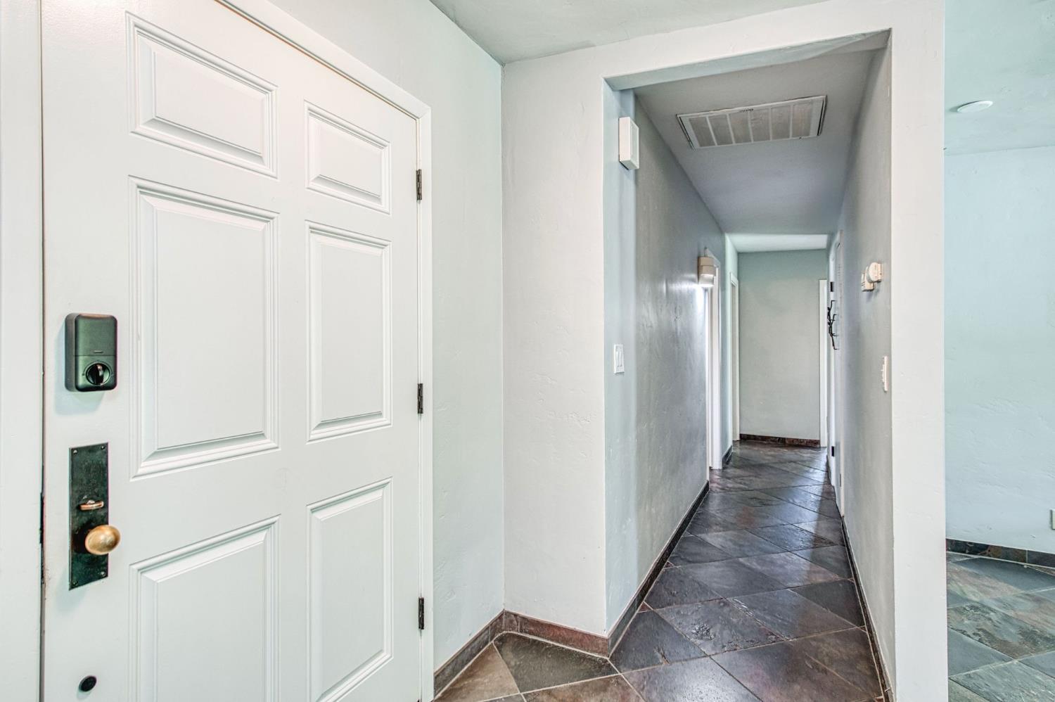 2530 W Dovewood Ln, Fresno, CA 93711