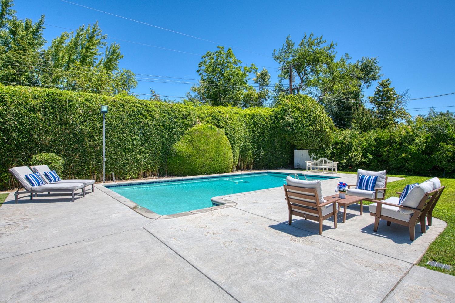2530 W Dovewood Ln, Fresno, CA 93711