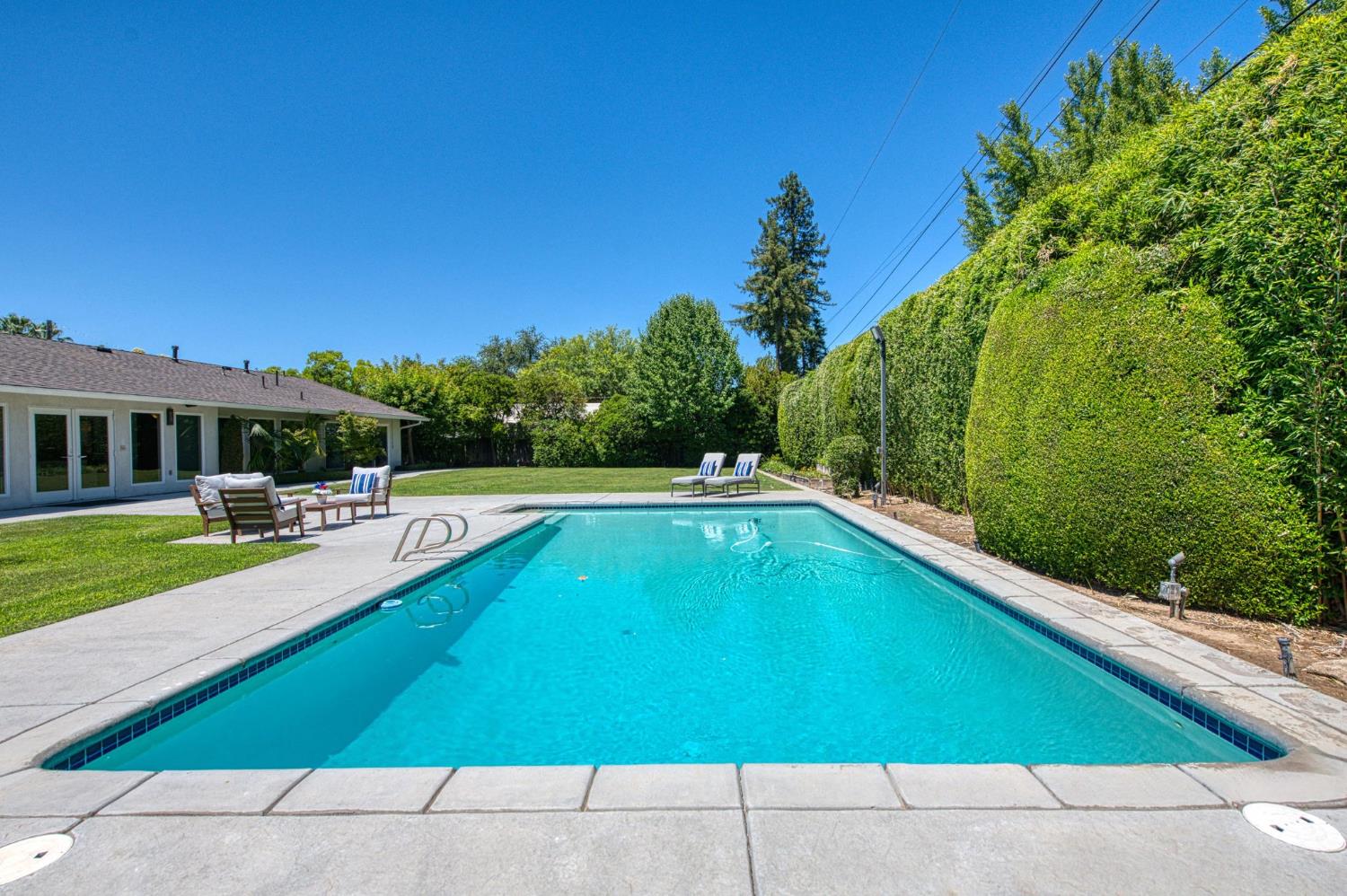 2530 W Dovewood Ln, Fresno, CA 93711