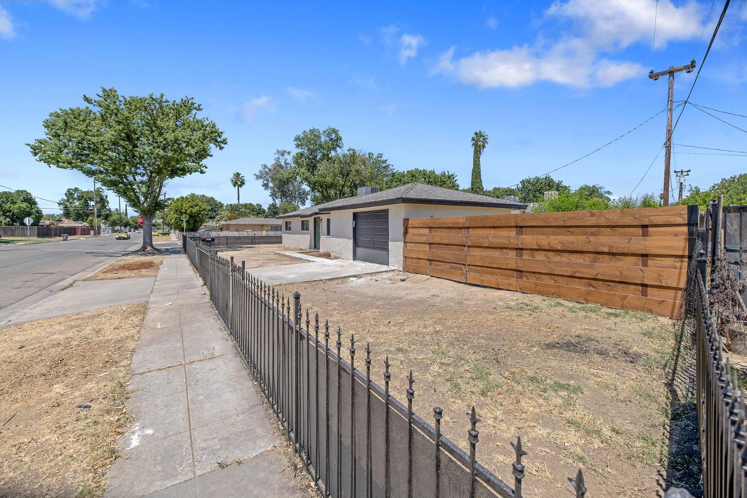 2673 S Bardell Ave, Fresno, CA 93706