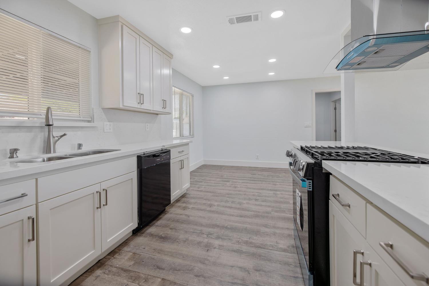 2673 S Bardell Ave, Fresno, CA 93706