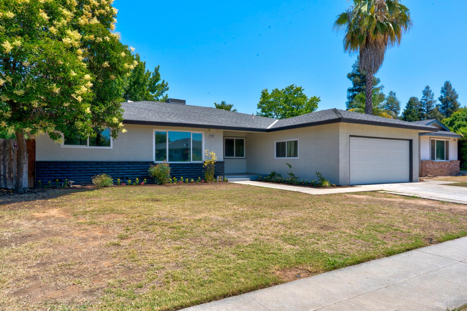 2852 E Paul Ave, Fresno, CA 93710