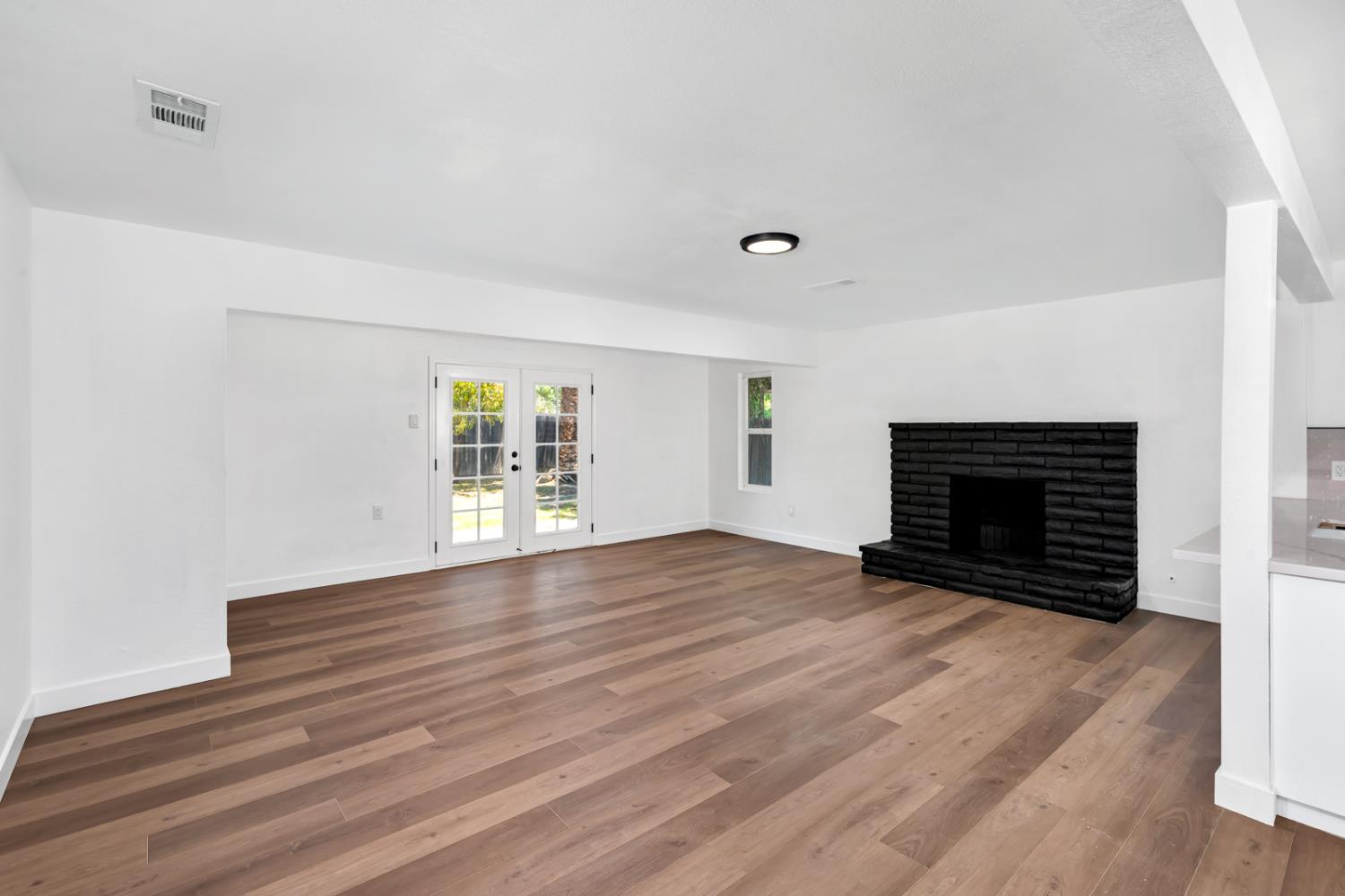 2852 E Paul Ave, Fresno, CA 93710