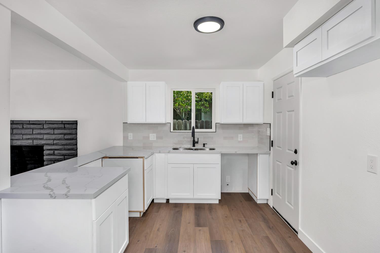 2852 E Paul Ave, Fresno, CA 93710