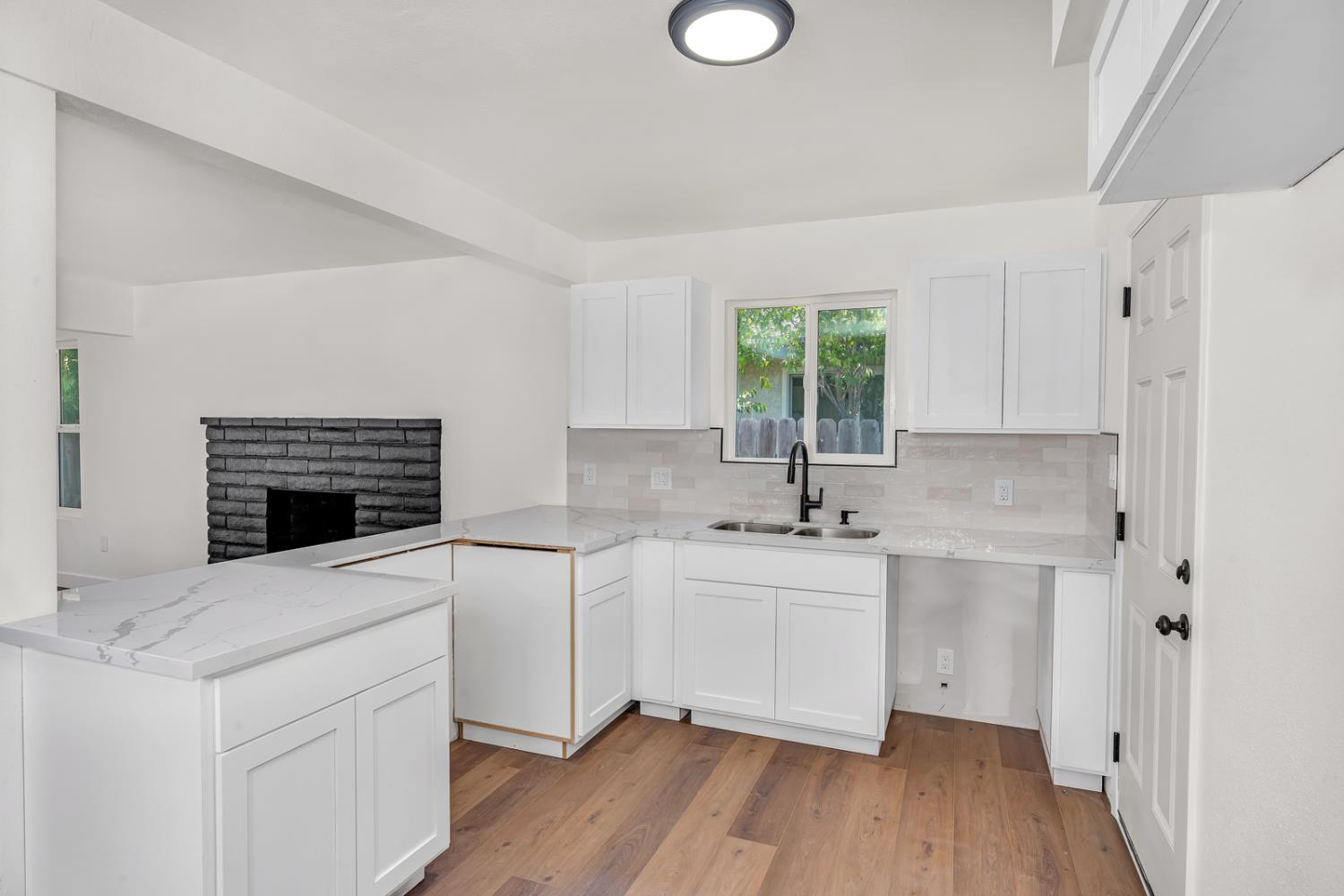 2852 E Paul Ave, Fresno, CA 93710