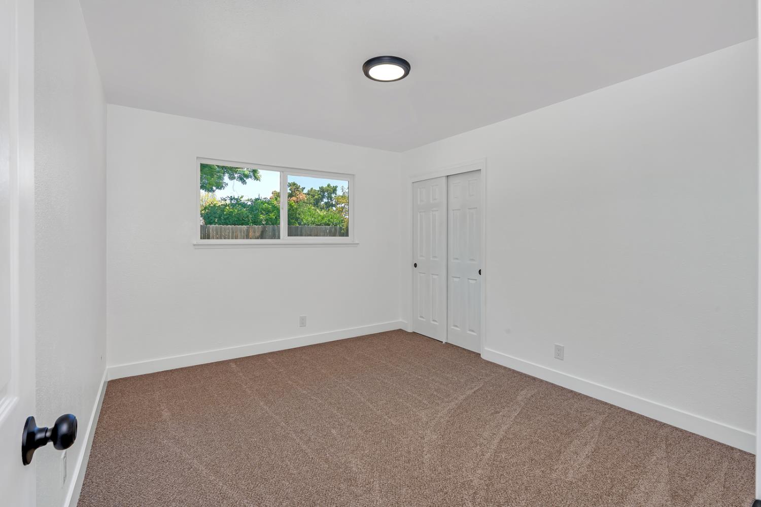 2852 E Paul Ave, Fresno, CA 93710