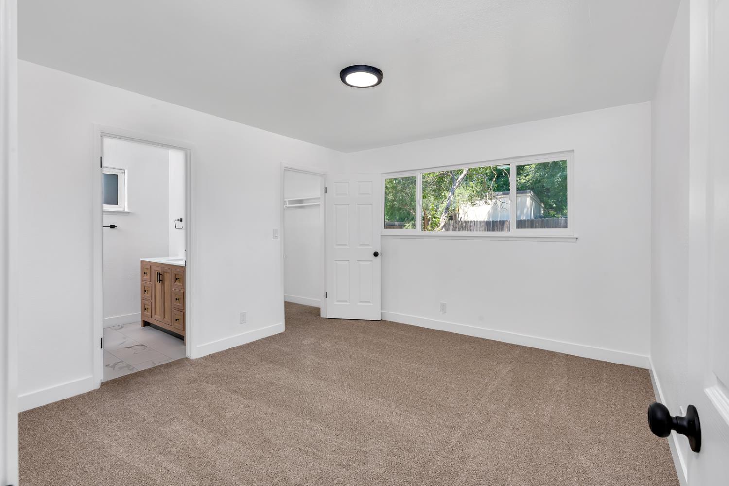 2852 E Paul Ave, Fresno, CA 93710