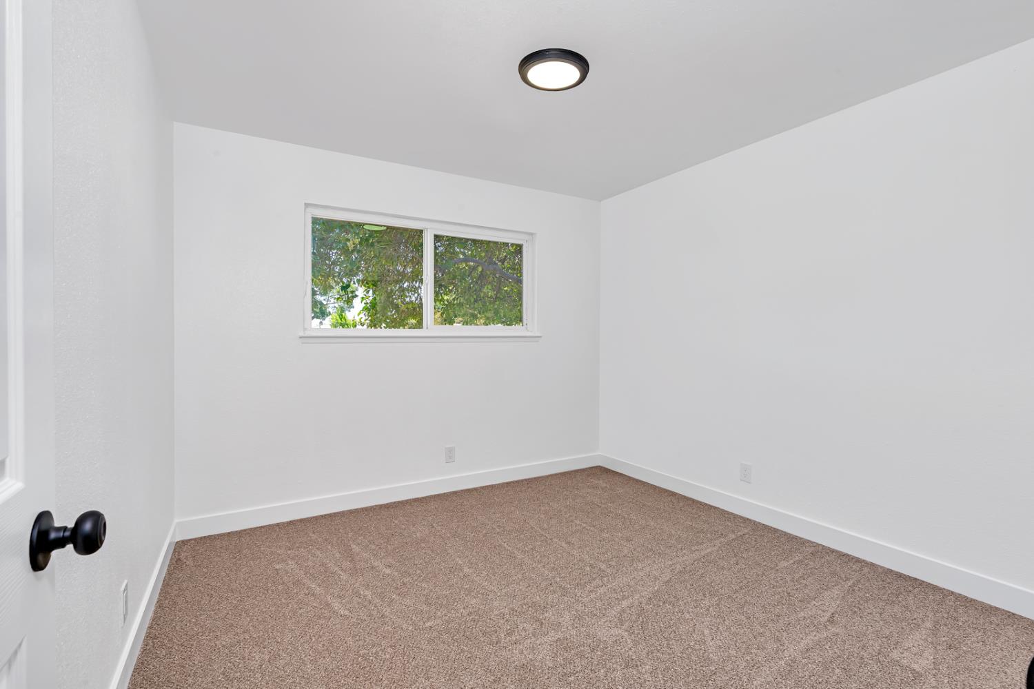 2852 E Paul Ave, Fresno, CA 93710