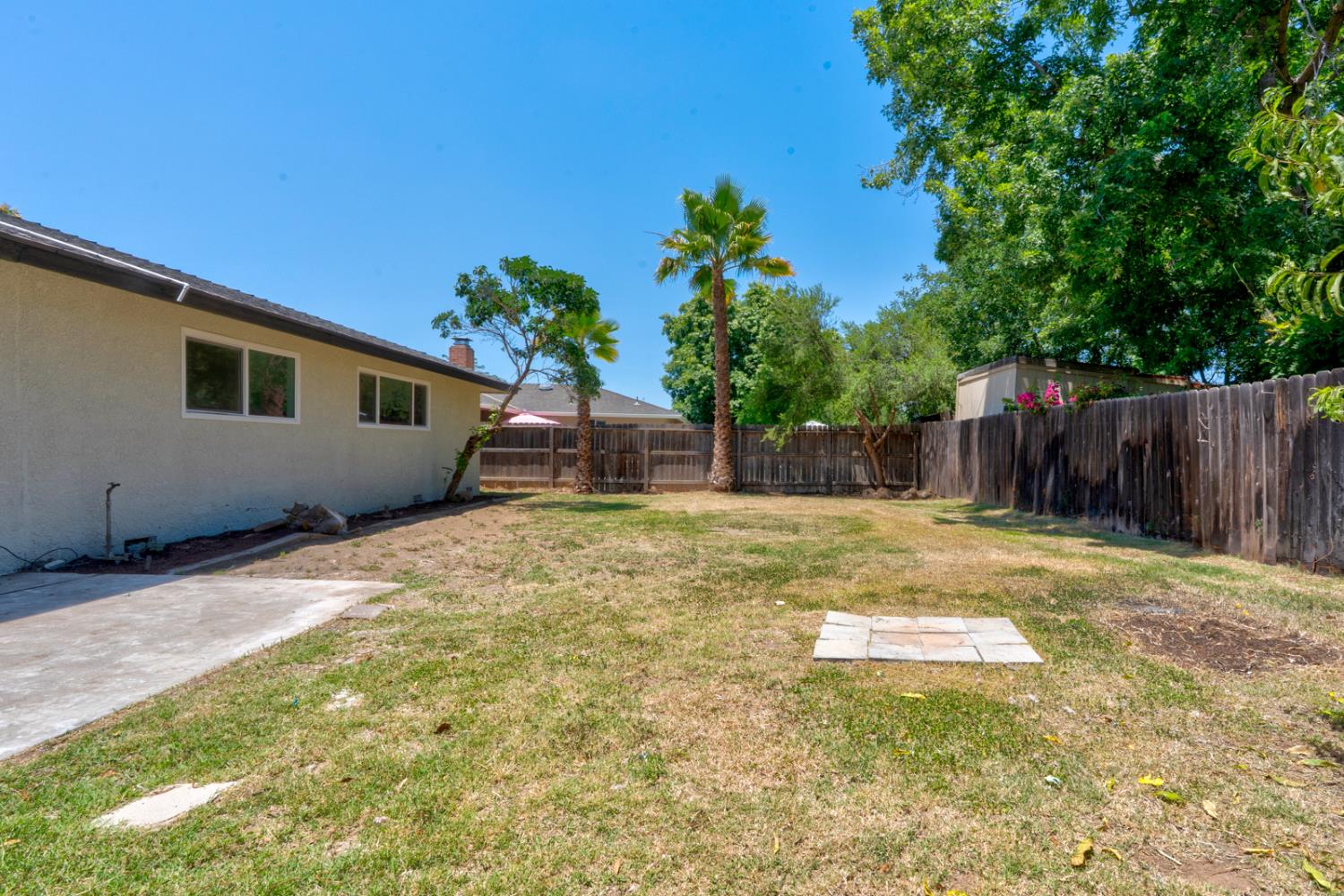 2852 E Paul Ave, Fresno, CA 93710
