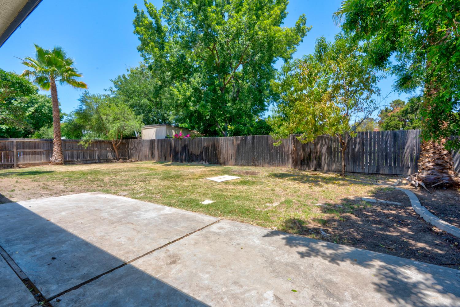 2852 E Paul Ave, Fresno, CA 93710