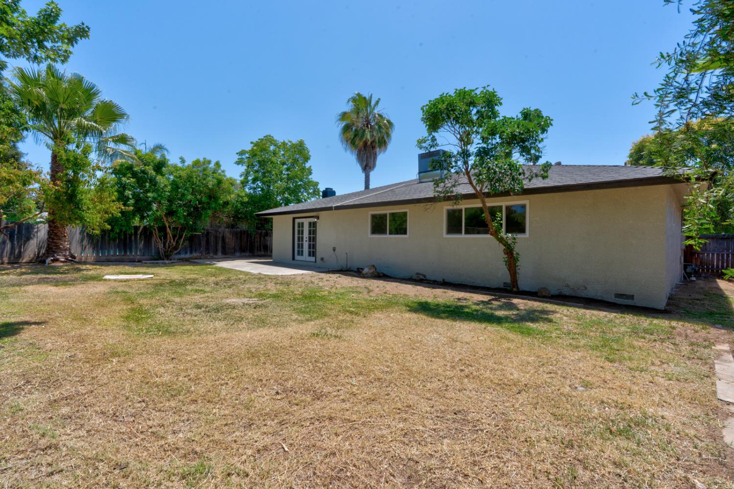 2852 E Paul Ave, Fresno, CA 93710