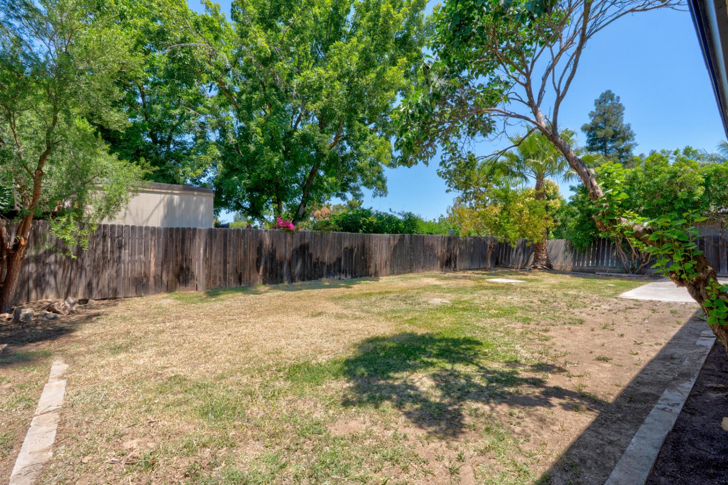 2852 E Paul Ave, Fresno, CA 93710