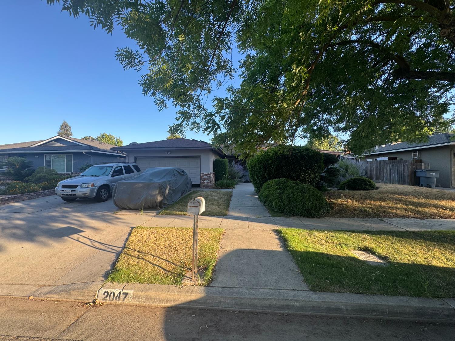 2047 E Palo Alto Ave, Fresno, CA 93710