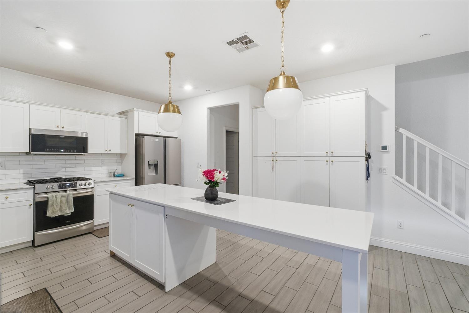 7052 W Poe Ave, Fresno, CA 93723