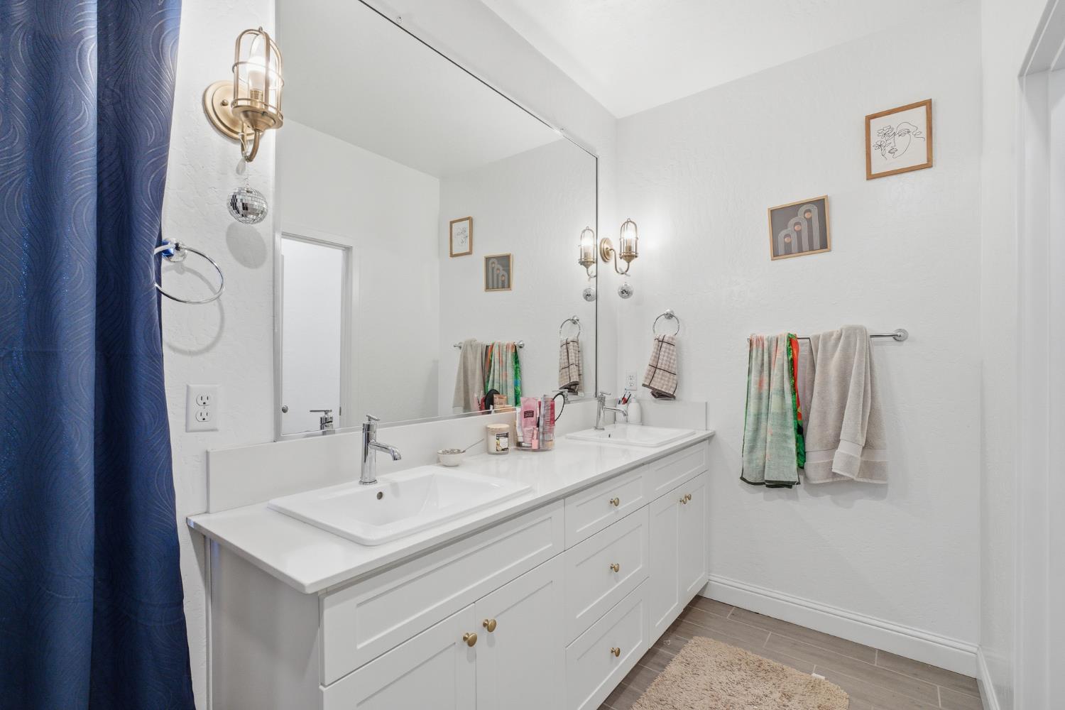 7052 W Poe Ave, Fresno, CA 93723