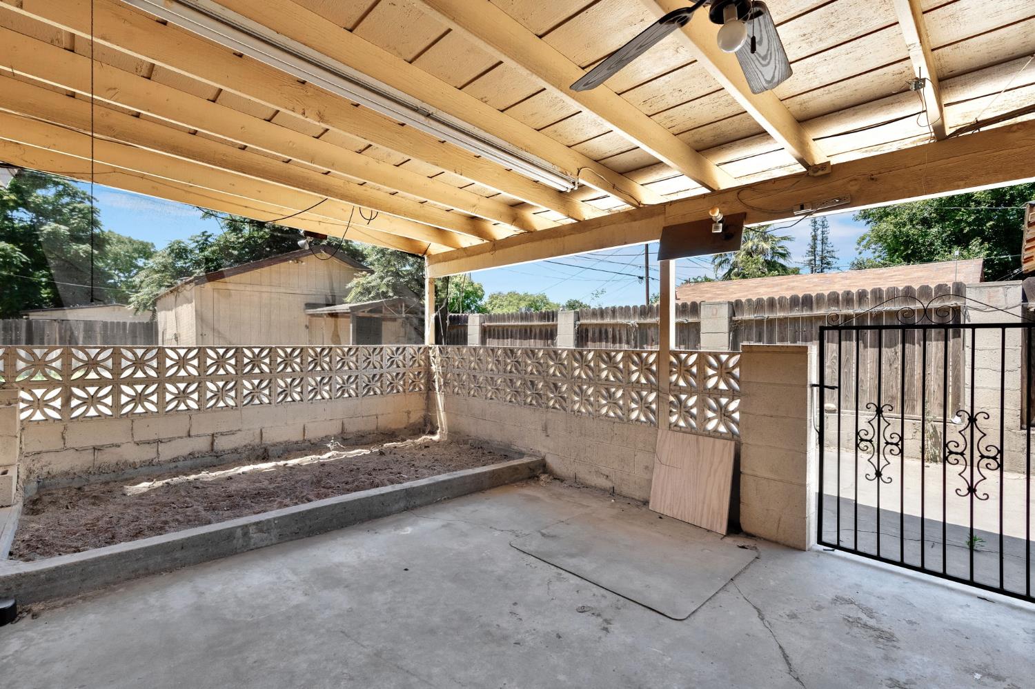 1519 N Wilson Ave, Fresno, CA 93728