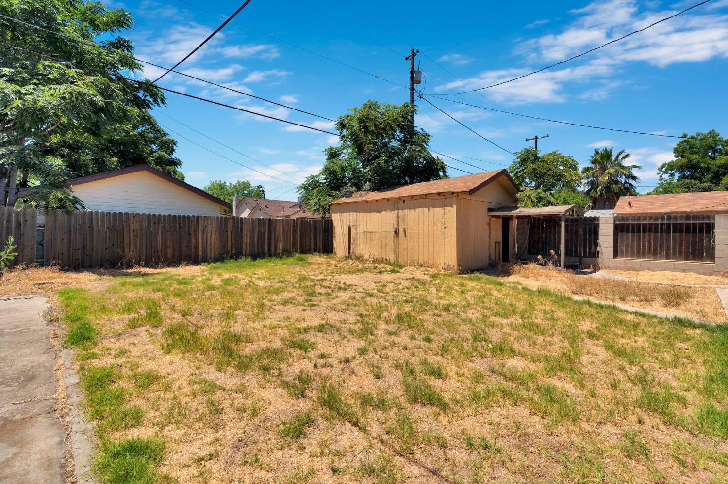 1519 N Wilson Ave, Fresno, CA 93728