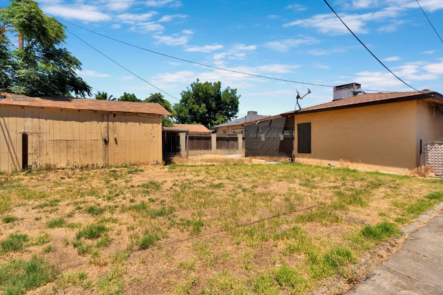 1519 N Wilson Ave, Fresno, CA 93728