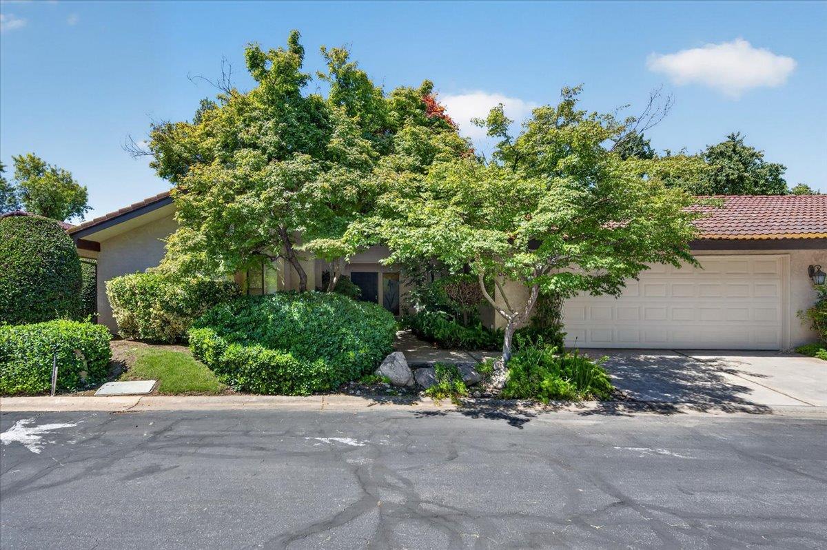 5564 N El Adobe Dr, Fresno, CA 93711