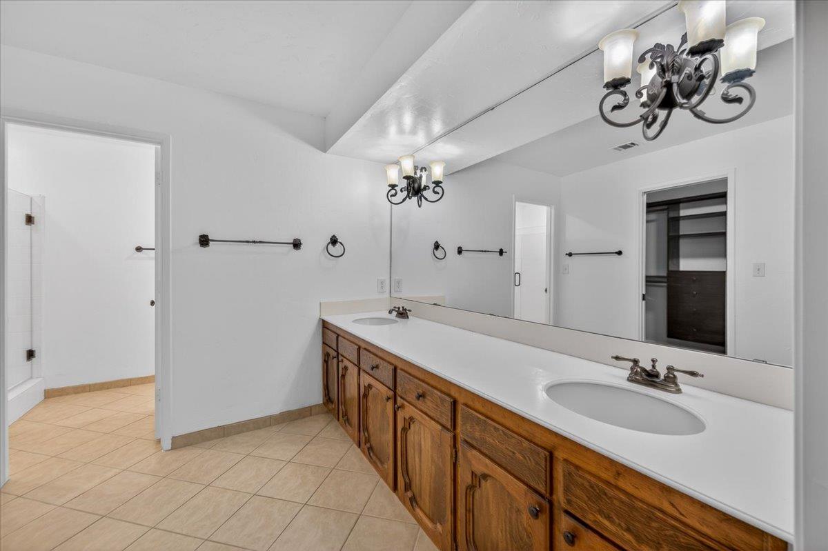 5564 N El Adobe Dr, Fresno, CA 93711