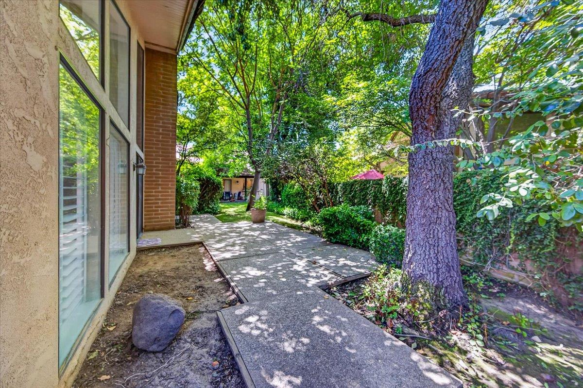 5564 N El Adobe Dr, Fresno, CA 93711