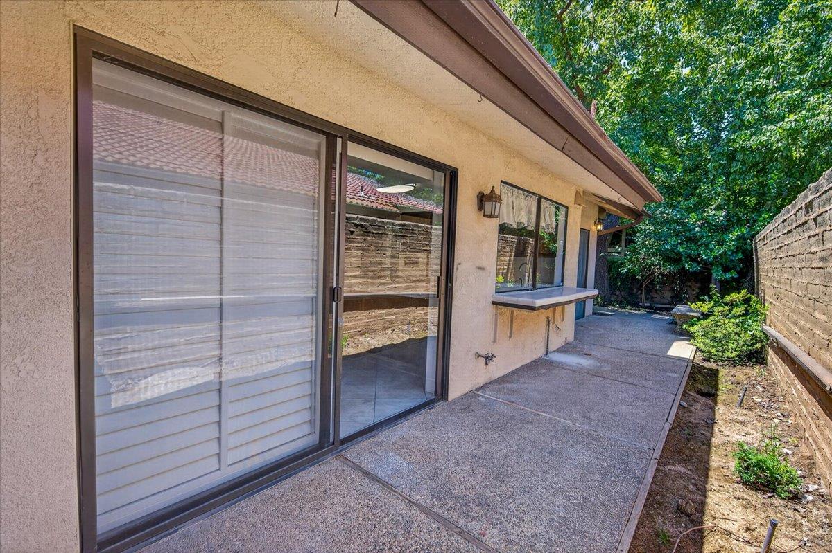 5564 N El Adobe Dr, Fresno, CA 93711