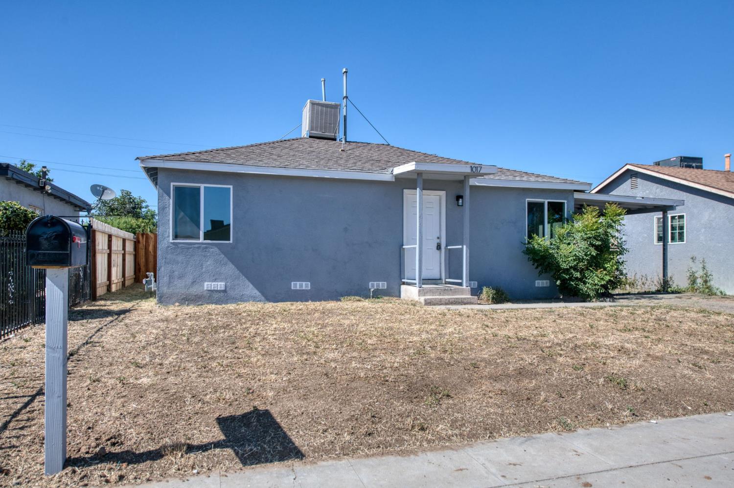 1017 E Vine Ave, Fresno, CA 93706