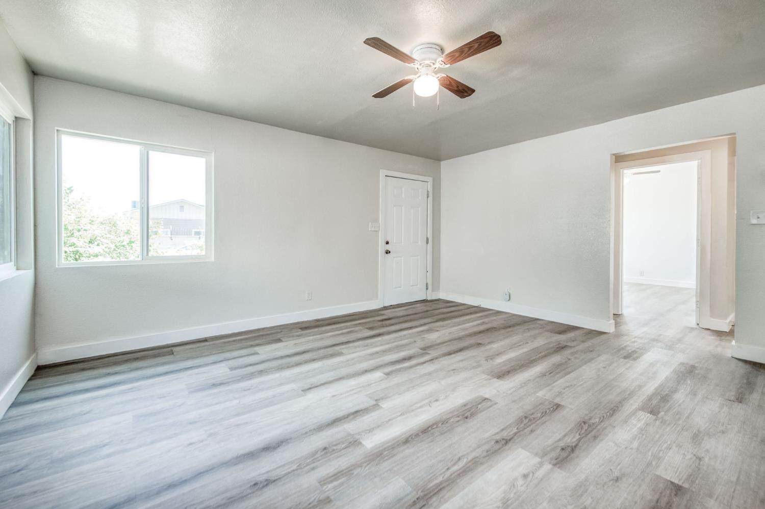 1017 E Vine Ave, Fresno, CA 93706