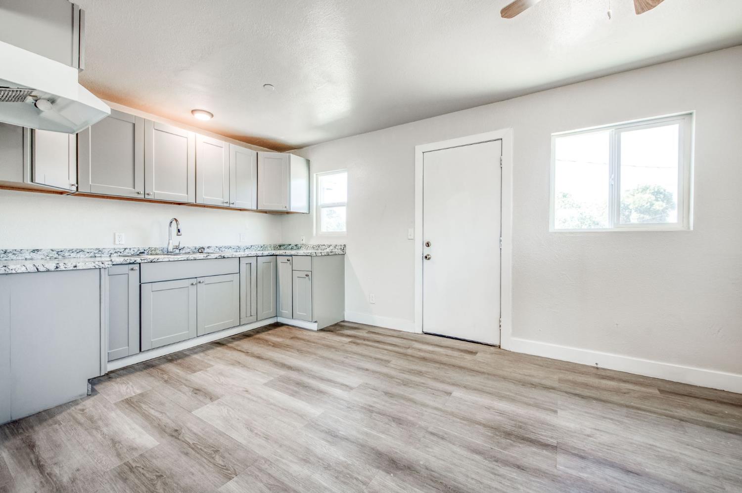 1017 E Vine Ave, Fresno, CA 93706