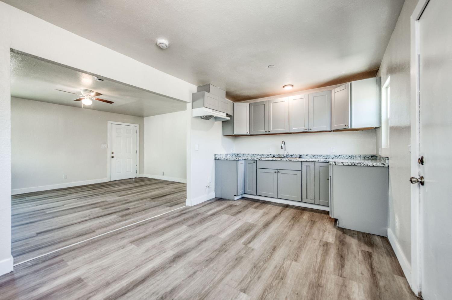 1017 E Vine Ave, Fresno, CA 93706