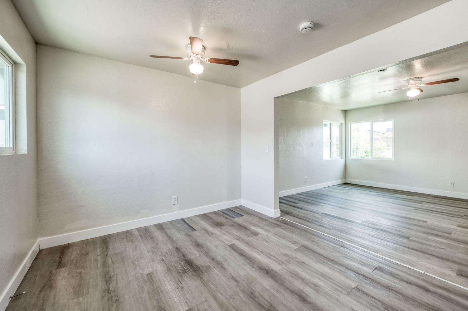 1017 E Vine Ave, Fresno, CA 93706