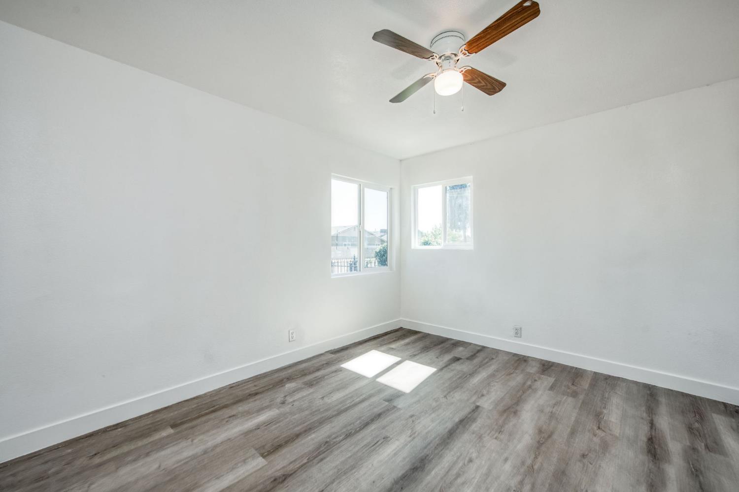 1017 E Vine Ave, Fresno, CA 93706
