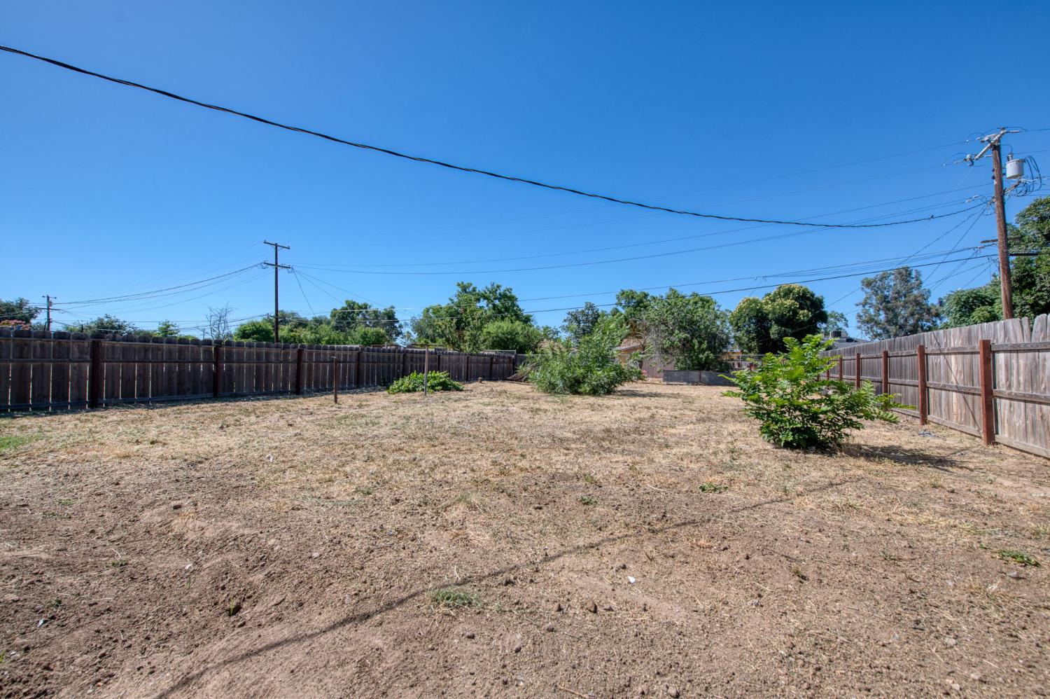 1017 E Vine Ave, Fresno, CA 93706
