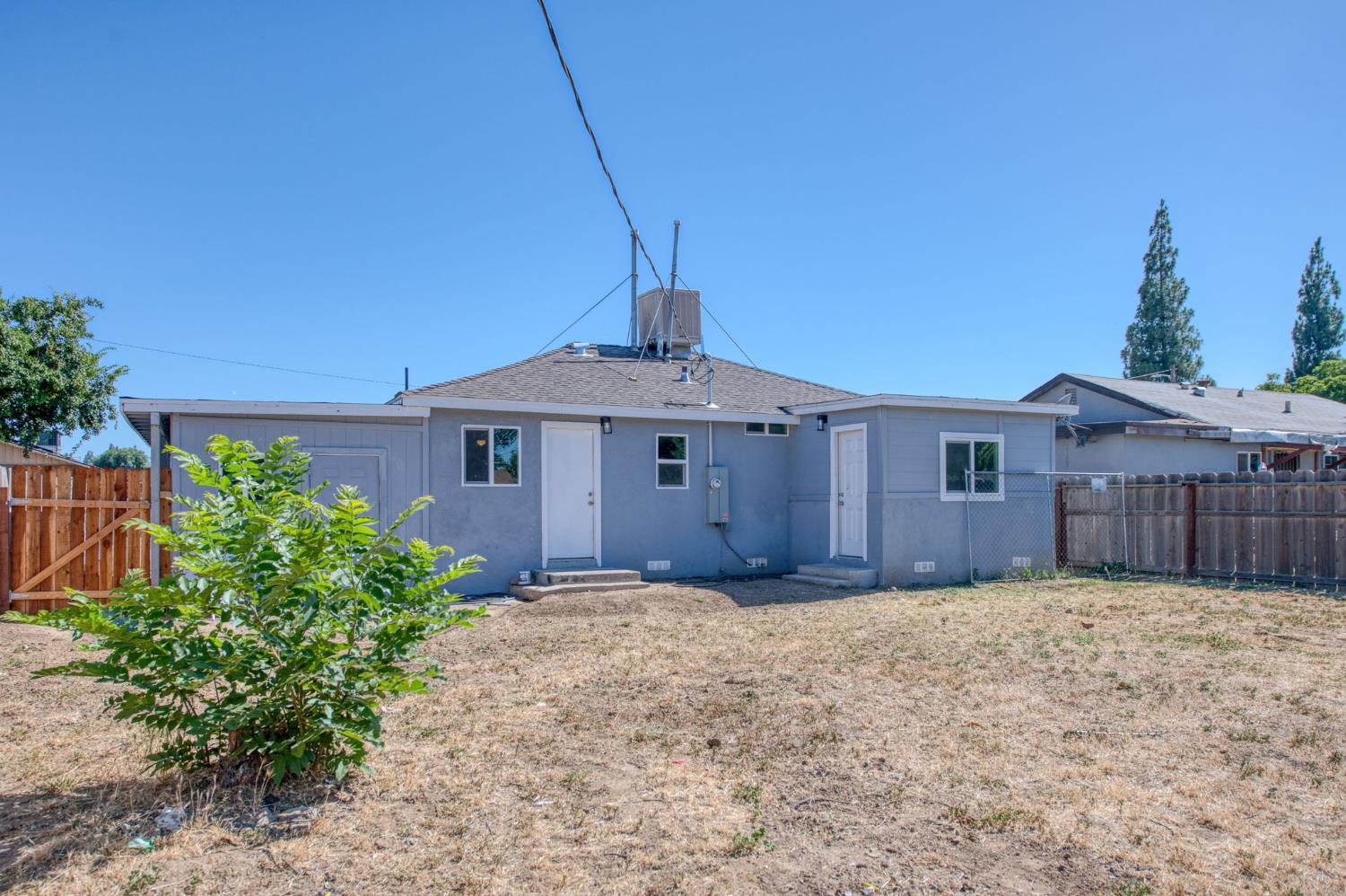 1017 E Vine Ave, Fresno, CA 93706