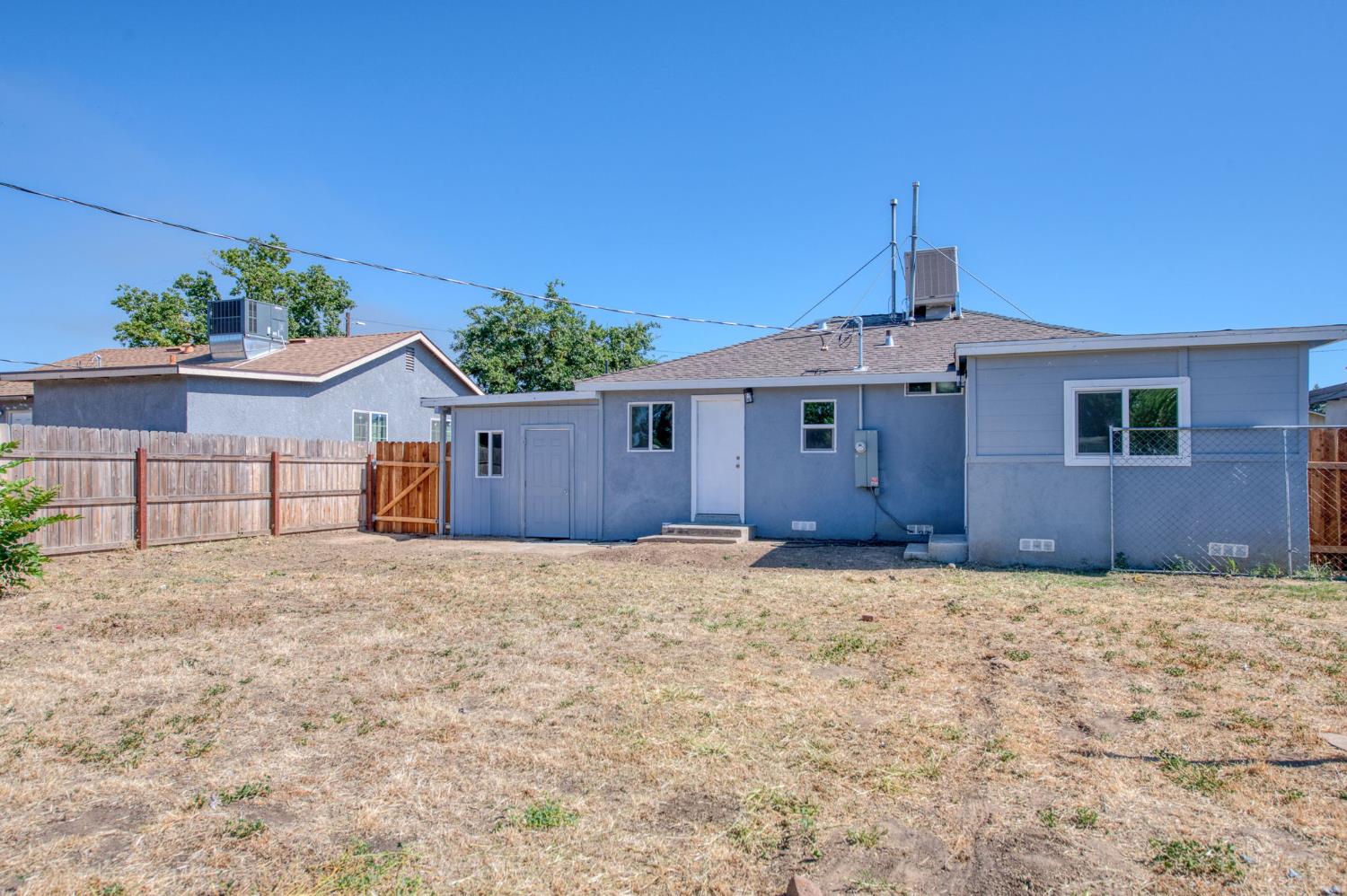 1017 E Vine Ave, Fresno, CA 93706
