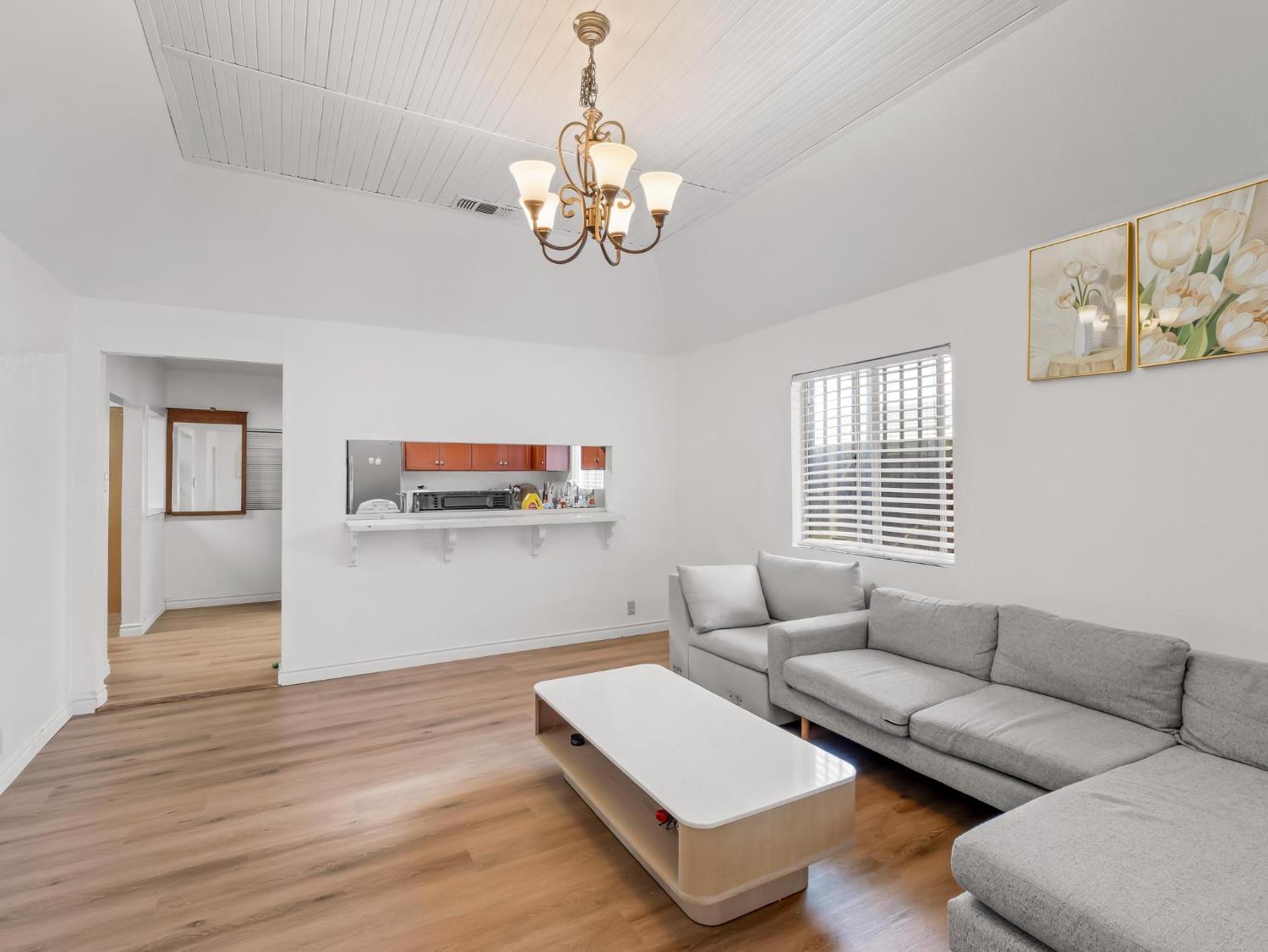 6072 S Maple Ave, Fresno, CA 93725