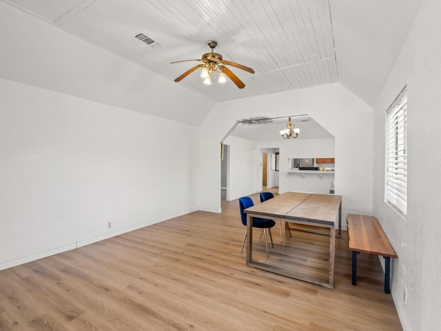 6072 S Maple Ave, Fresno, CA 93725