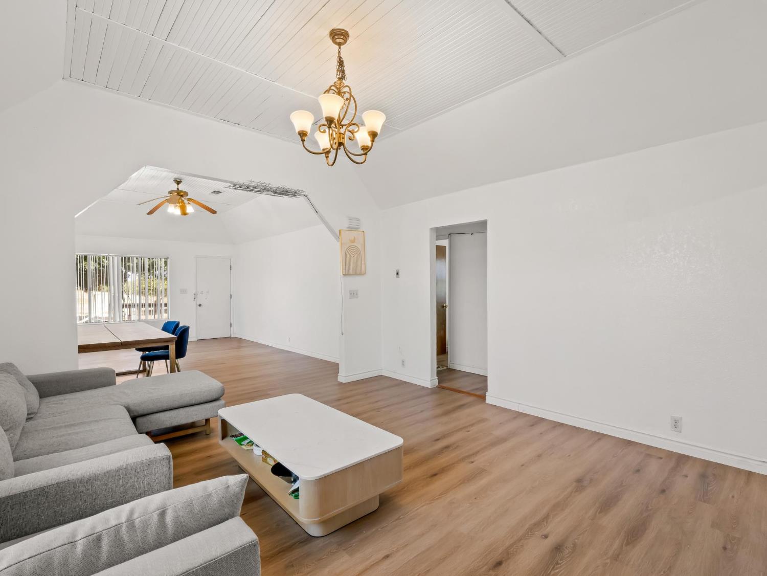 6072 S Maple Ave, Fresno, CA 93725