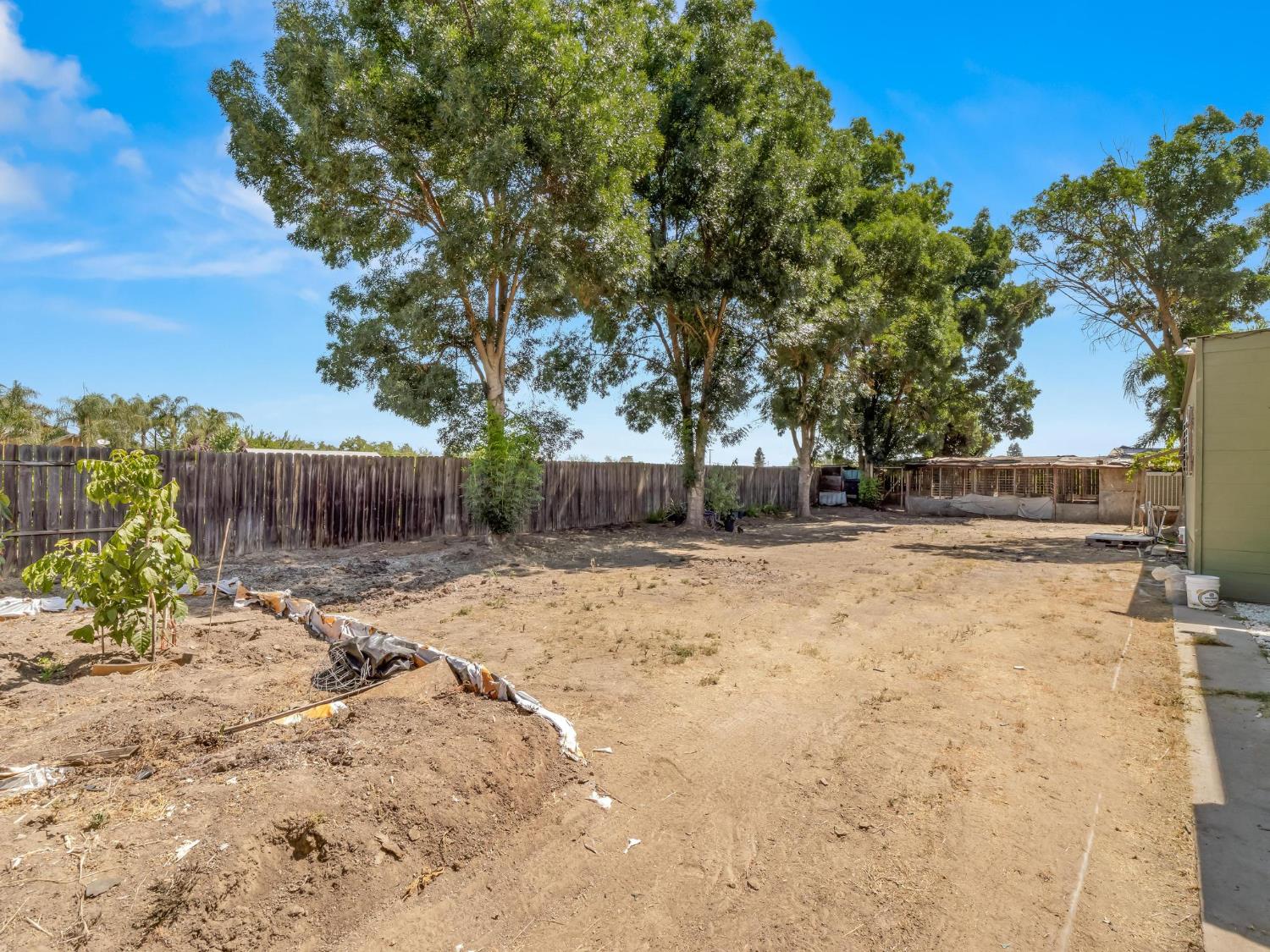 6072 S Maple Ave, Fresno, CA 93725