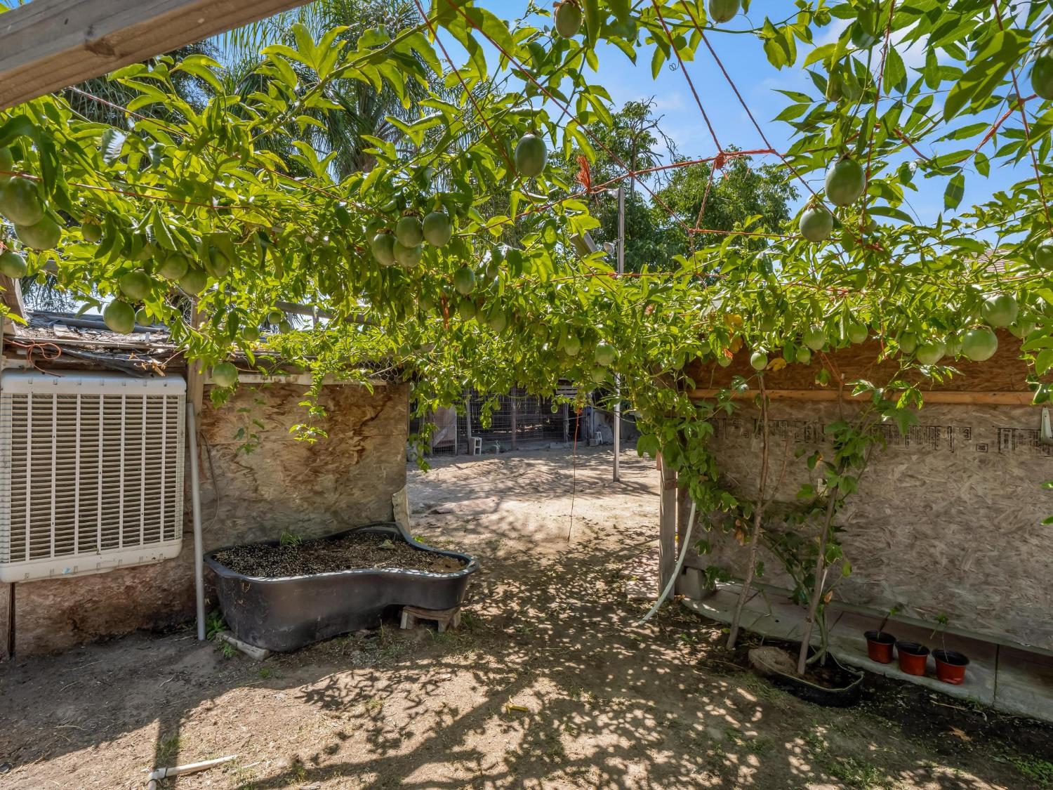 6072 S Maple Ave, Fresno, CA 93725