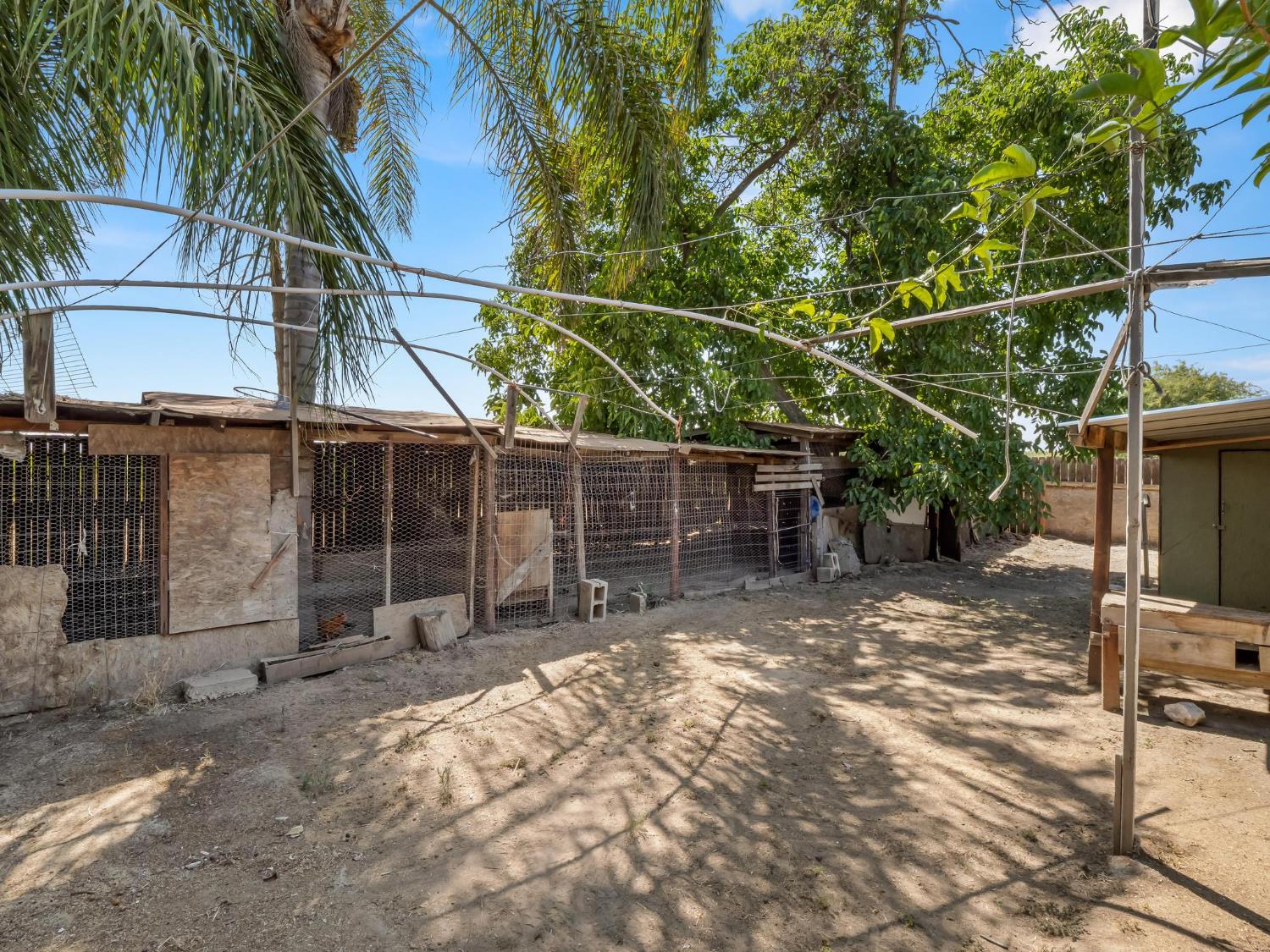 6072 S Maple Ave, Fresno, CA 93725