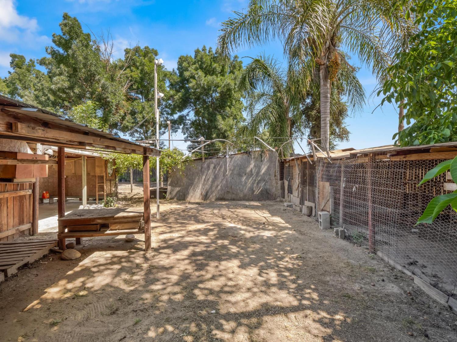 6072 S Maple Ave, Fresno, CA 93725