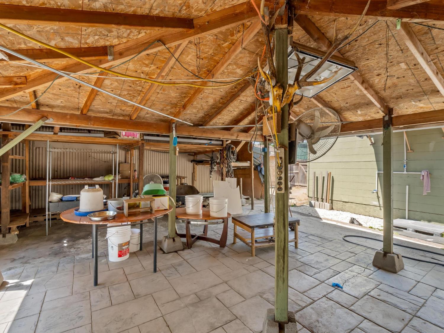 6072 S Maple Ave, Fresno, CA 93725