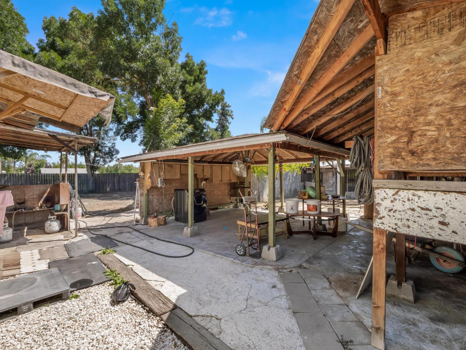 6072 S Maple Ave, Fresno, CA 93725