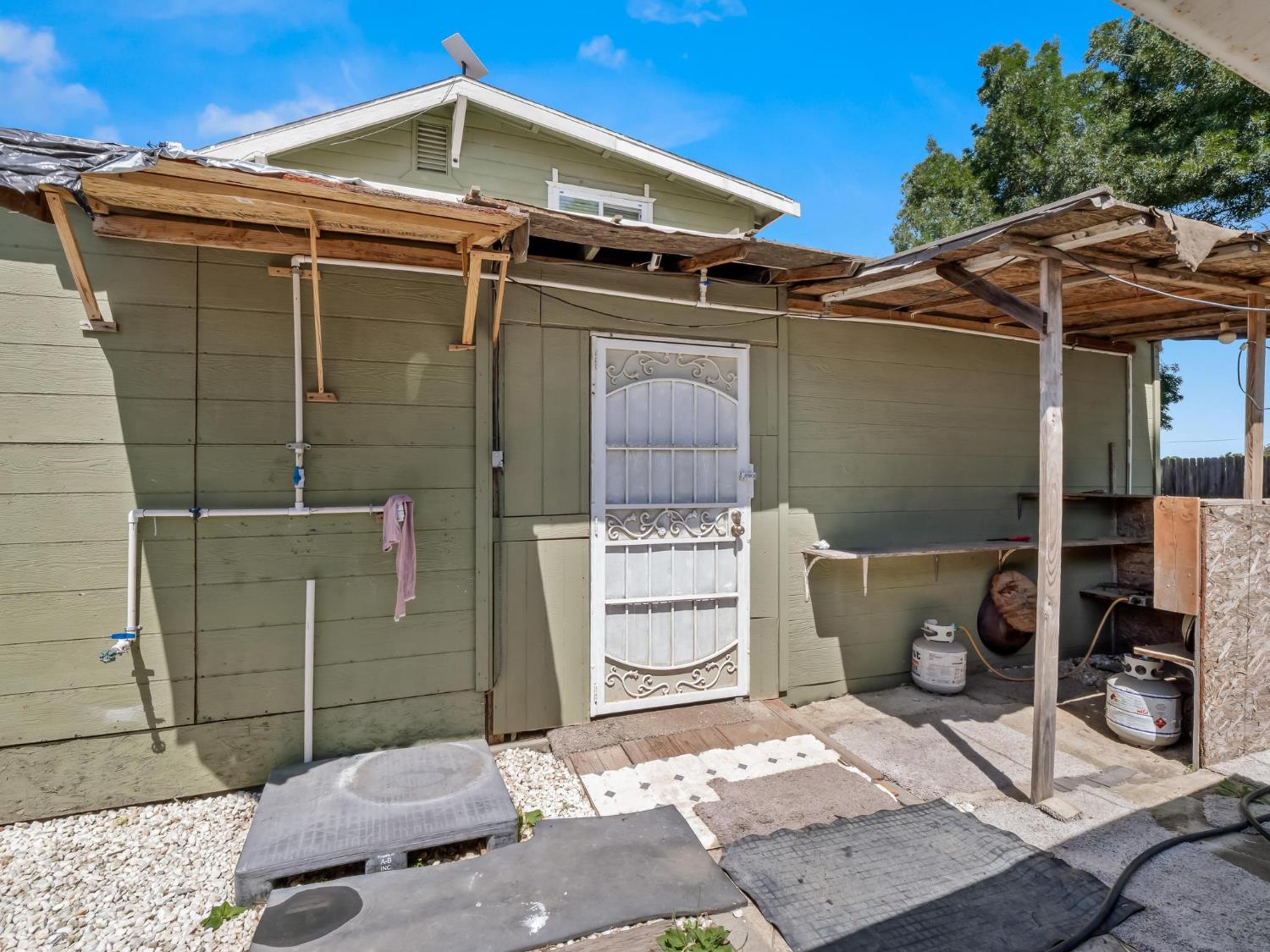 6072 S Maple Ave, Fresno, CA 93725