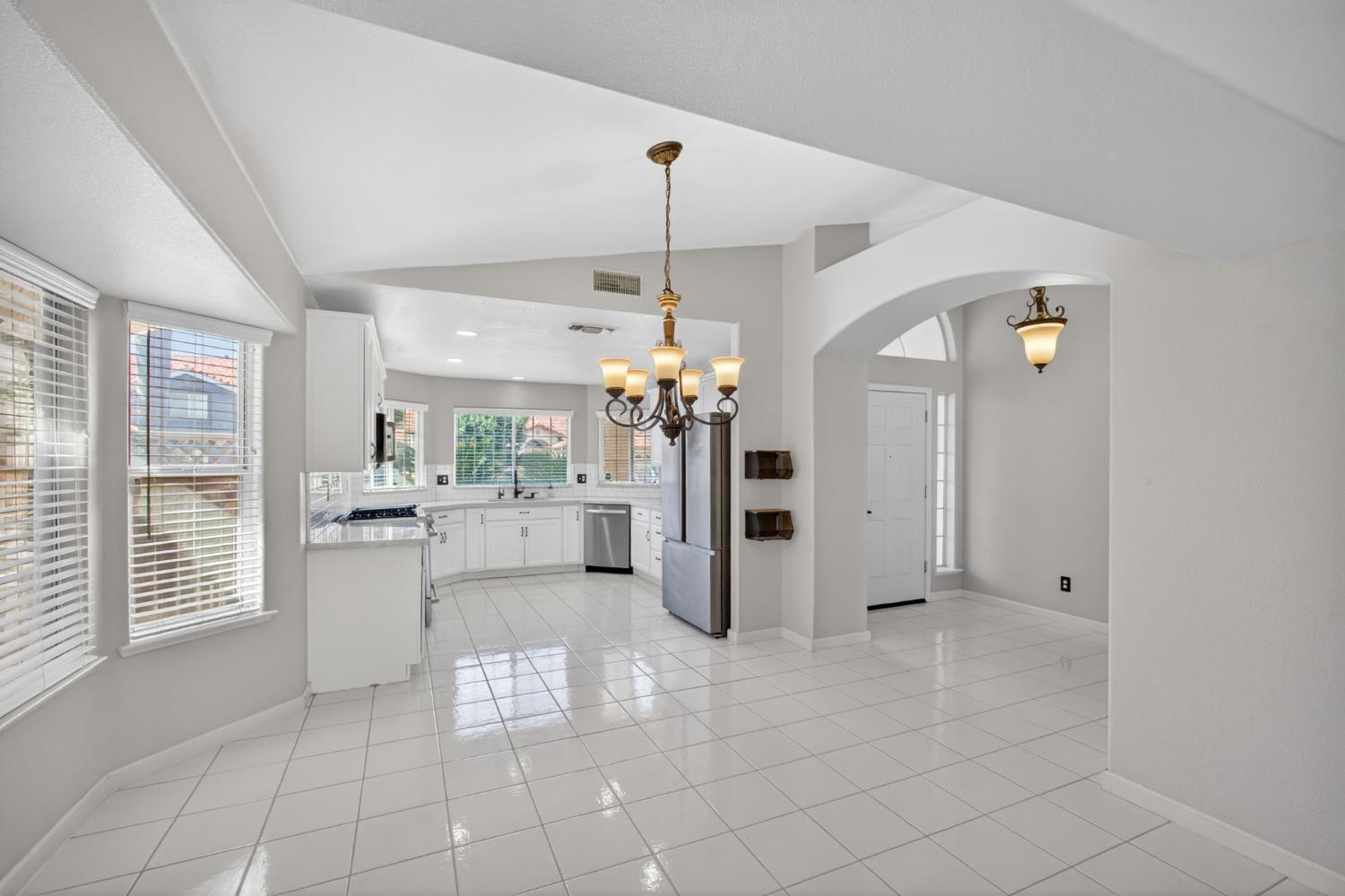 5577 W Paul Ave, Fresno, CA 93722